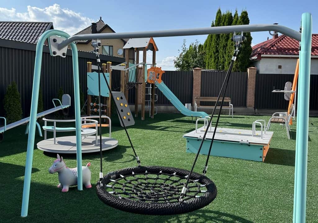 Дитячий майданчик для котеджного містечка